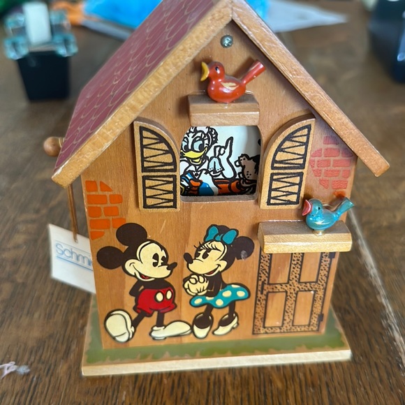 Vintage Disney “It’s A Small World” birdhouse Music Box - Picture 1 of 5